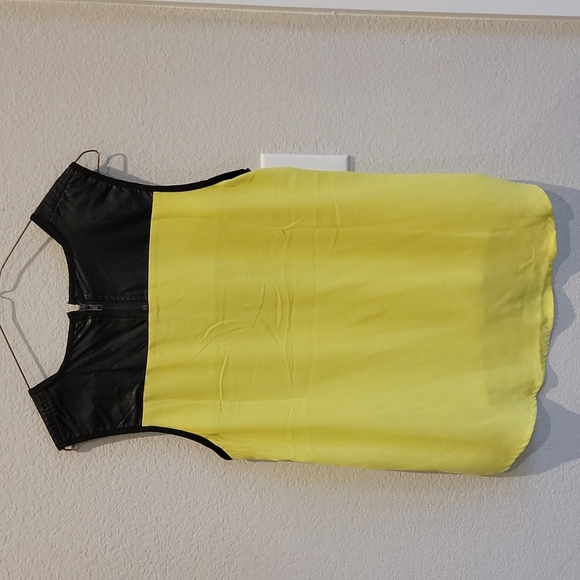 Yellow blouse - Picture 2 of 4